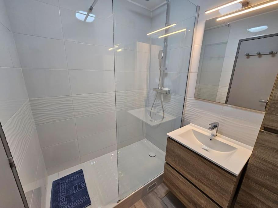Petit Paradis Classe 3 Etoiles A 200M De La Plage! Terrasse-Wifi-Parking-Clim 생 망드리에 쉬르 메르 외부 사진